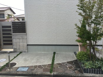駐車場から花壇に　フォーシーズンズ夙川店