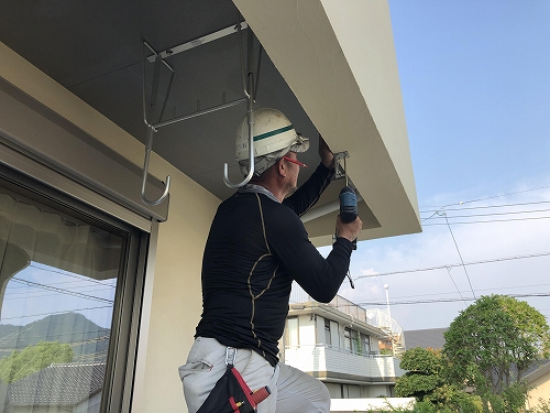 神戸市で日除け オーニング の取付工事を行いました 兵庫西宮のフォーシーズンズ 外構 ガーデンエクステリアの造園施工 庭工事専門店