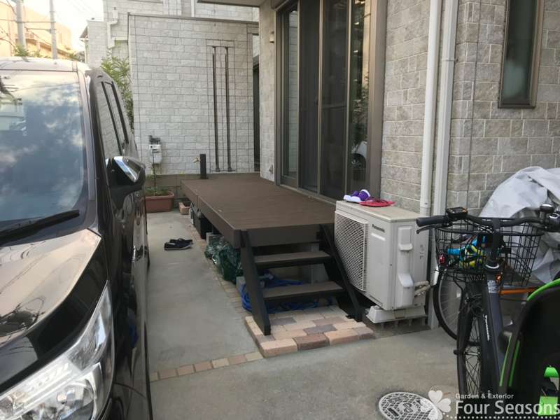 縁側風の樹脂デッキ